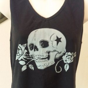 Skull lovers tank top. Skulls in front and back.